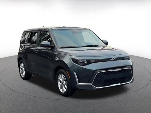 Used 2025 Kia Soul LX w/ LX Technology Package image 3