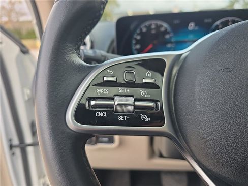 Used 2022 Mercedes-Benz GLB 250 image 20