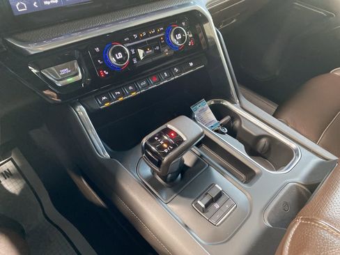 Used 2022 GMC Sierra 1500 Denali w/ Denali Reserve Package image 38