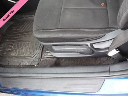 Used 2017 Hyundai Veloster Base image 10