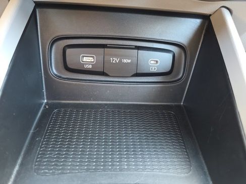 Used 2025 Hyundai Venue SEL image 18