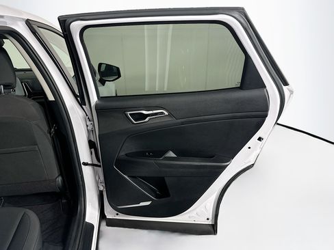 Used 2025 Kia Sportage LX FWD image 27