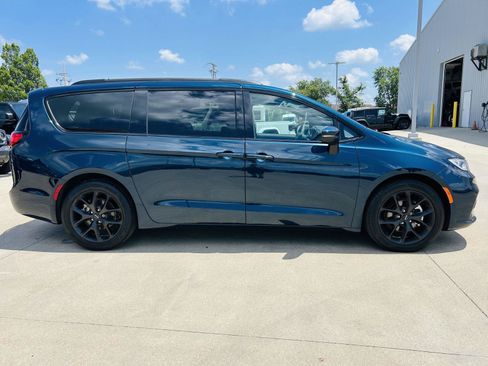 Used 2023 Chrysler Pacifica Touring-L w/ S Appearance Package FWD image 40