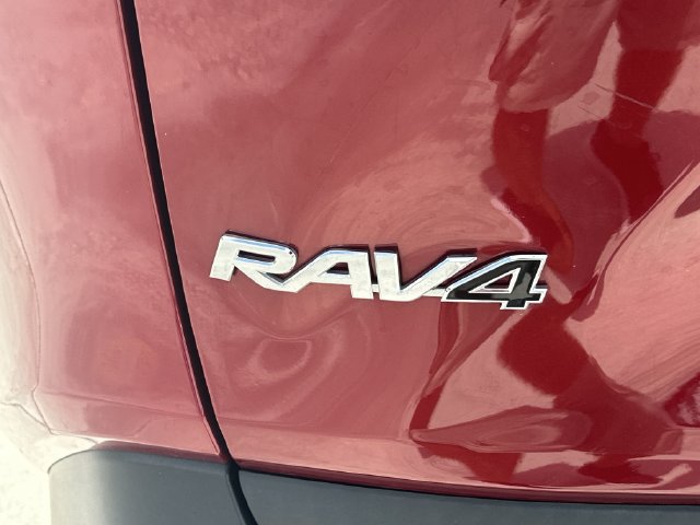 Used 2025 Toyota RAV4 XLE FWD image 9