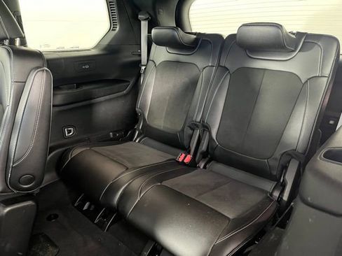 Used 2023 Jeep Grand Cherokee L Laredo image 40