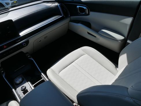 Certified 2025 Kia Sorento EX w/ EX Panoramic Sunroof Package image 11