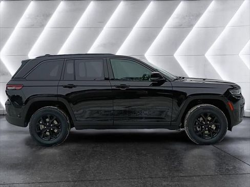 New 2026 Jeep Grand Cherokee Altitude AWD/4WD image 23