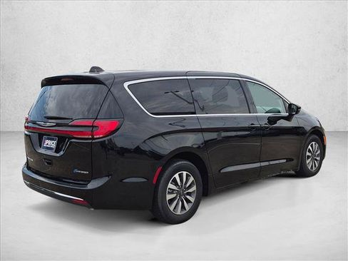 Used 2024 Chrysler Pacifica Limited FWD image 5