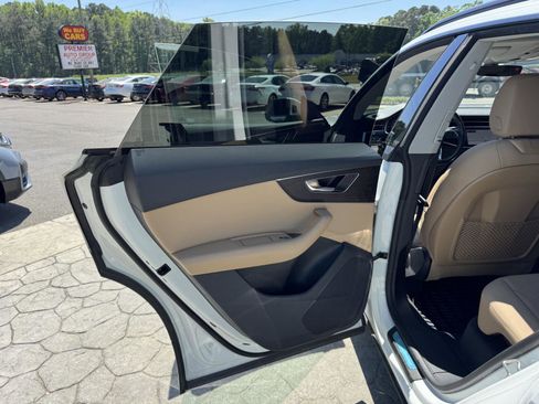 Used 2021 Audi Q8 Premium w/ Black Optic Package AWD/4WD image 7