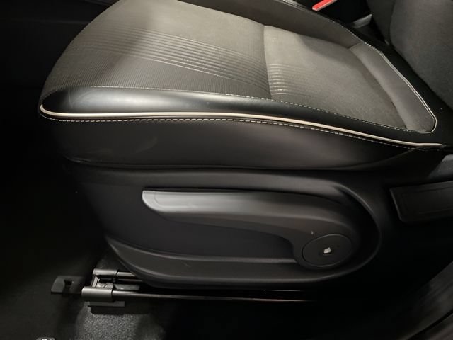 Used 2022 Hyundai Venue Limited FWD image 10