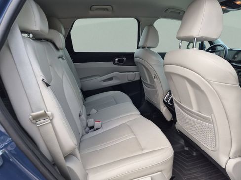 Certified 2025 Kia Sorento S FWD image 19
