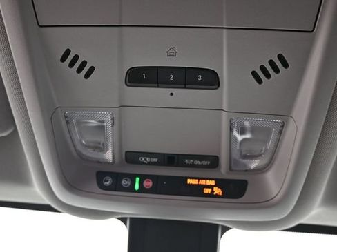 Used 2022 Chevrolet Equinox Premier FWD image 28
