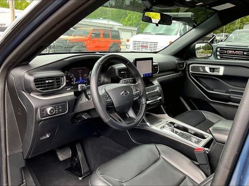 Used 2020 Ford Explorer XLT w/ Equipment Group 202A AWD/4WD image 13