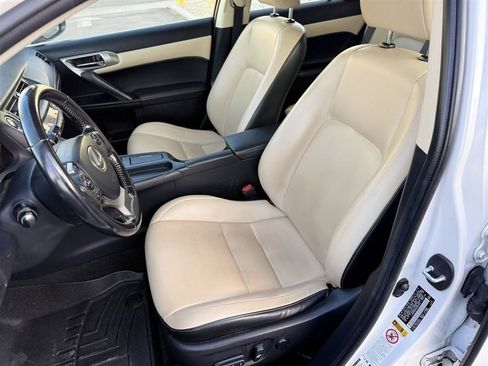 Used 2016 Lexus CT 200h image 18