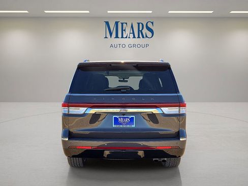 Used 2023 Lincoln Navigator Black Label image 4