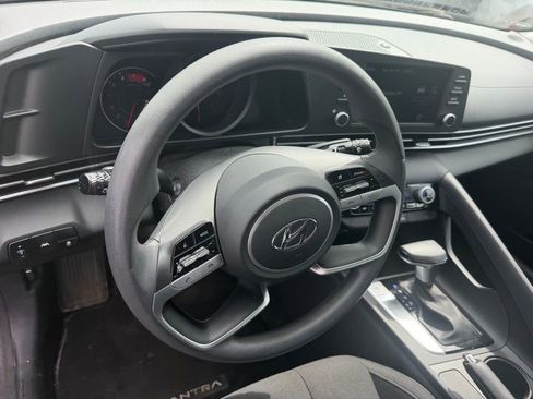 Used 2021 Hyundai Elantra SEL FWD image 7