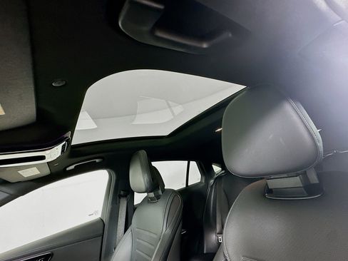 Used 2025 Mercedes-Benz GLC 300 4MATIC image 24