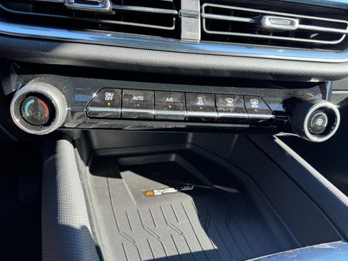 New 2026 Chevrolet Equinox EV LT image 13