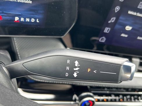 Used 2025 Chevrolet Equinox LT w/ Convenience Package II image 35