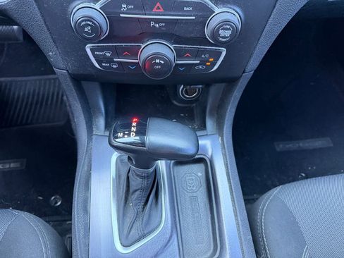 Used 2016 Dodge Charger SE w/ Popular Equipment Group RWD image 11