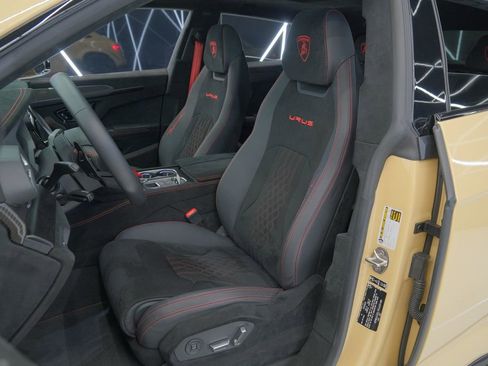 Used 2023 Lamborghini Urus Performante AWD/4WD image 21