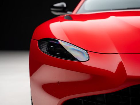 Used 2023 Aston Martin V8 Vantage Coupe RWD image 9