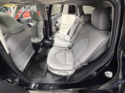 Used 2022 Toyota Highlander XLE image 54