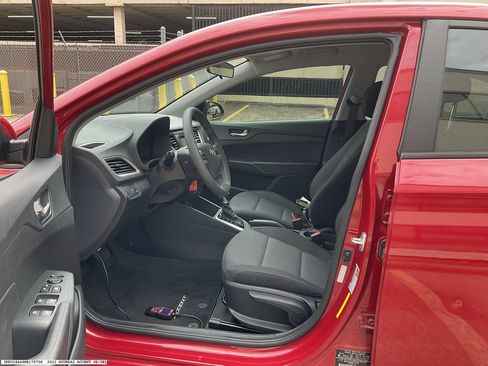 Used 2022 Hyundai Accent SE w/ Cargo Package FWD image 9