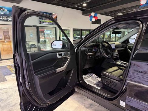 Used 2023 Ford Explorer XLT w/ Equipment Group 202A AWD/4WD image 29