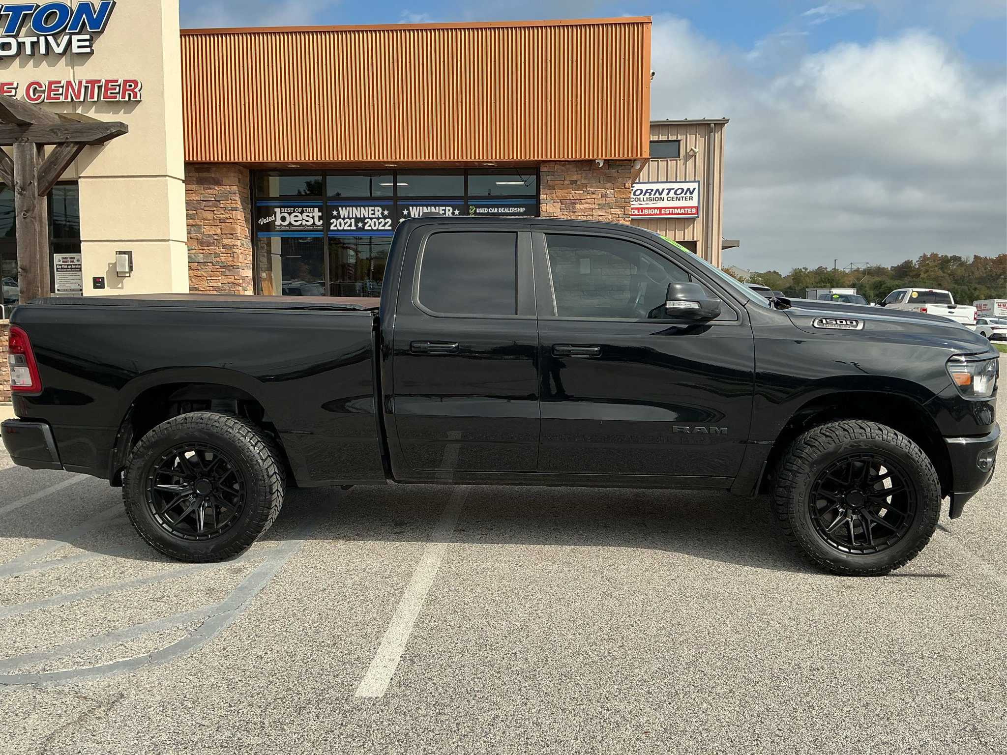 Used 2022 RAM 1500 Big Horn w/ Night Edition AWD/4WD image 2