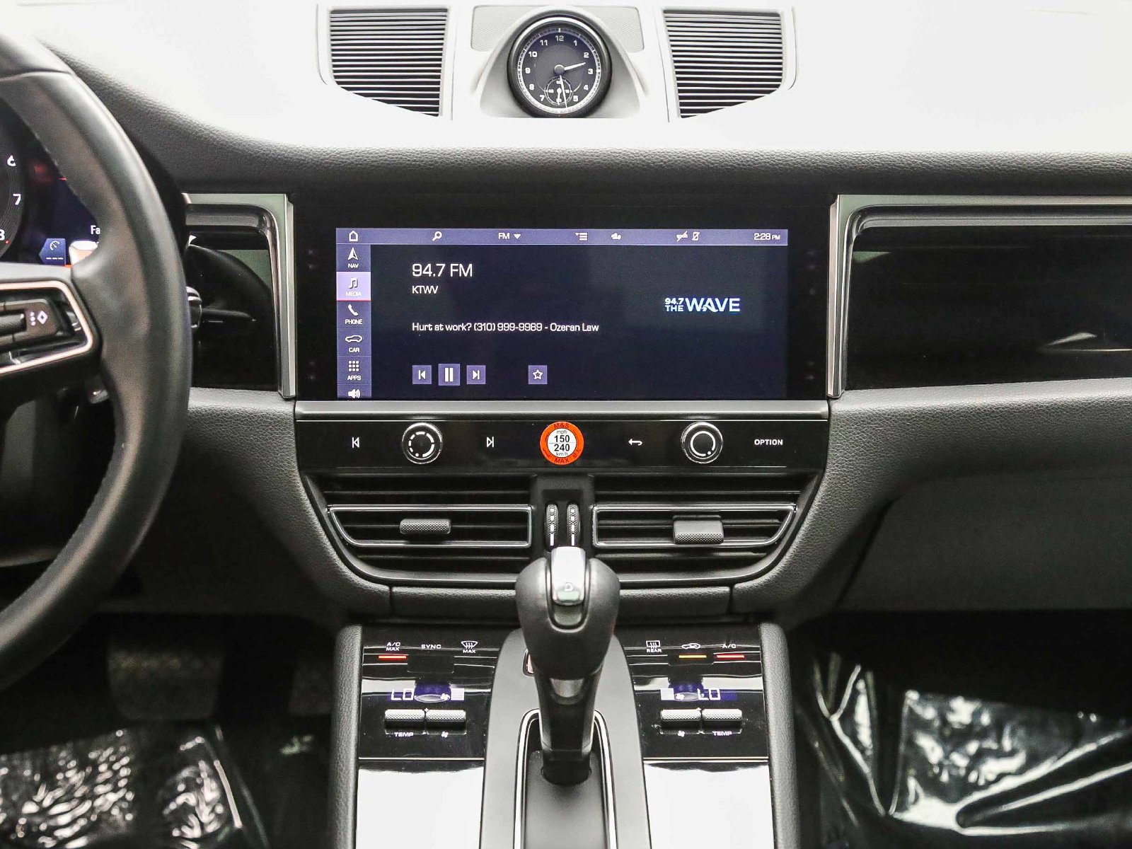 Certified 2023 Porsche Macan AWD/4WD image 17
