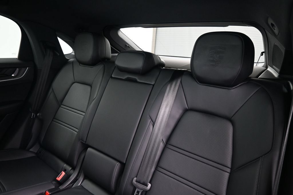 Certified 2024 Porsche Cayenne S AWD/4WD image 6