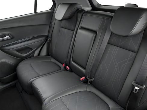 Used 2018 Chevrolet Trax LT w/ Driver Confidence Package FWD image 17