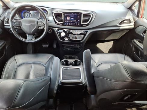 Used 2020 Chrysler Pacifica Touring-L Plus w/ Advanced Safetytec Group FWD image 21