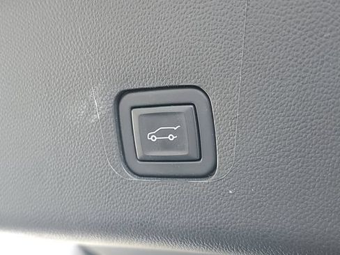 Used 2023 Chevrolet Traverse RS AWD/4WD image 9