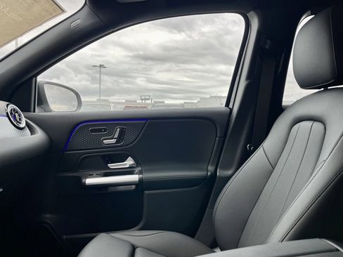 Used 2025 Mercedes-Benz GLA 250 4MATIC image 43