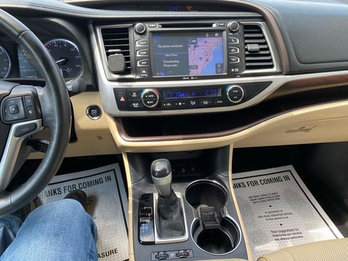 Used 2015 Toyota Highlander Limited Platinum AWD/4WD image 13