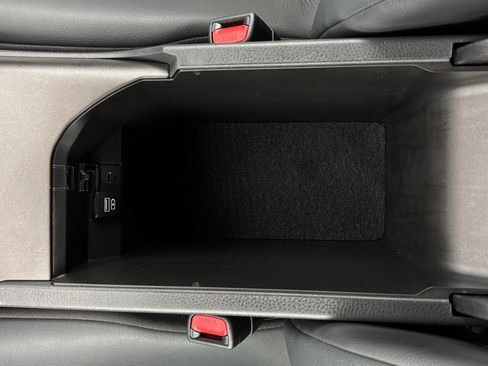 Used 2024 Toyota Camry SE image 27