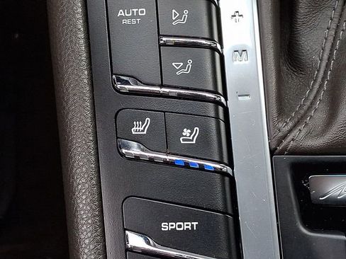 Certified 2017 Porsche Macan image 25