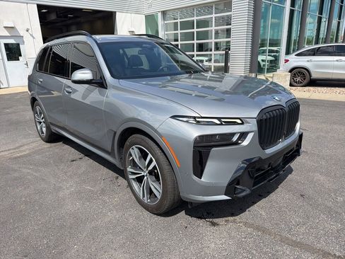 Used 2024 BMW X7 xDrive40i w/ M Sport Package AWD/4WD image 3