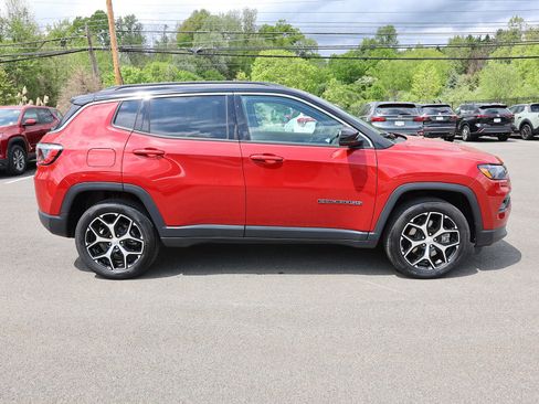 Used 2024 Jeep Compass Limited w/ Sun and Sound Group AWD/4WD image 8