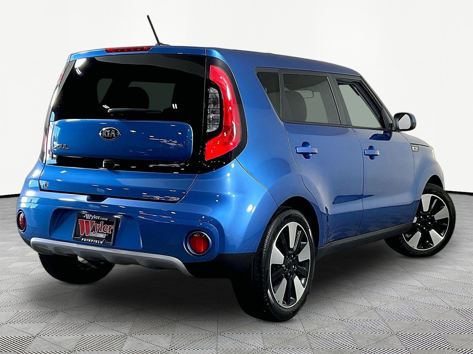 Used 2019 Kia Soul + FWD image 6