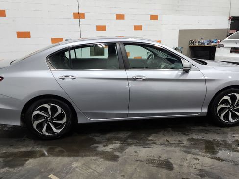 Used 2017 Honda Accord EX-L image 18