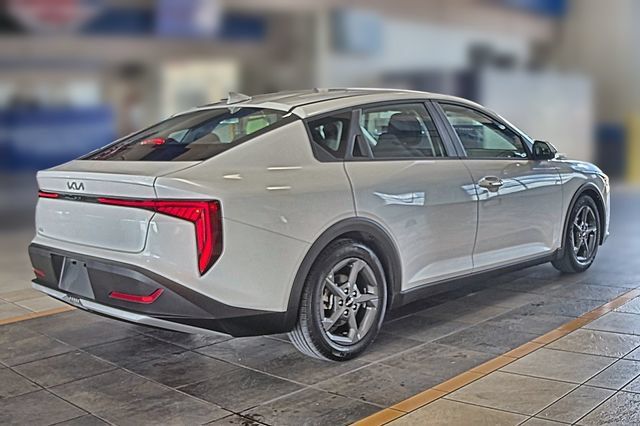 Used 2025 Kia K4 FWD image 4