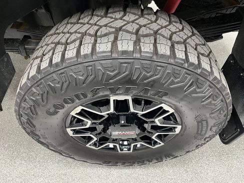 Used 2024 GMC Sierra 3500 AT4 w/ AT4 Premium Plus Package AWD/4WD image 16