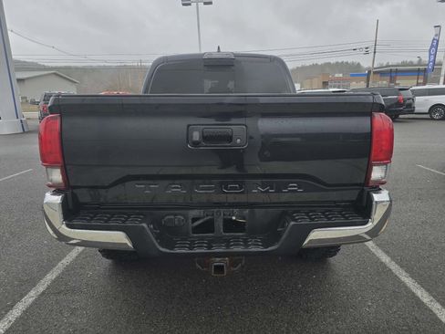 Used 2018 Toyota Tacoma TRD Off-Road image 4