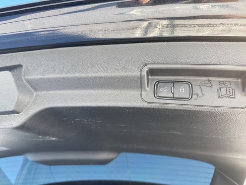 Used 2020 Ford Explorer Platinum w/ Premium Technology Package image 24