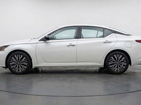 Used 2025 Nissan Altima 2.5 SV image 5