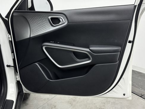 Used 2023 Kia Soul LX w/ LX Technology Package image 31