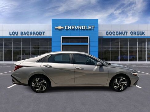 Used 2025 Hyundai Elantra SEL FWD image 9
